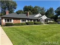380 Park AVE #$2200 unit- 2 rooms, Huntington, NY 11743