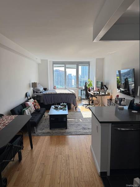 4545 Center BLVD #3714, Long Island City, NY 11109