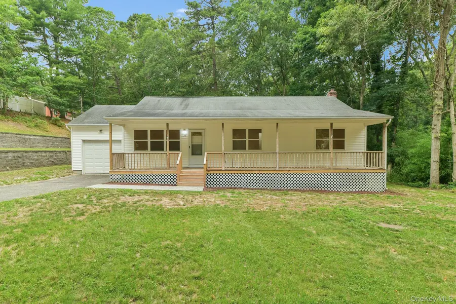 22 Red Maple RD, Ridge, NY 11961