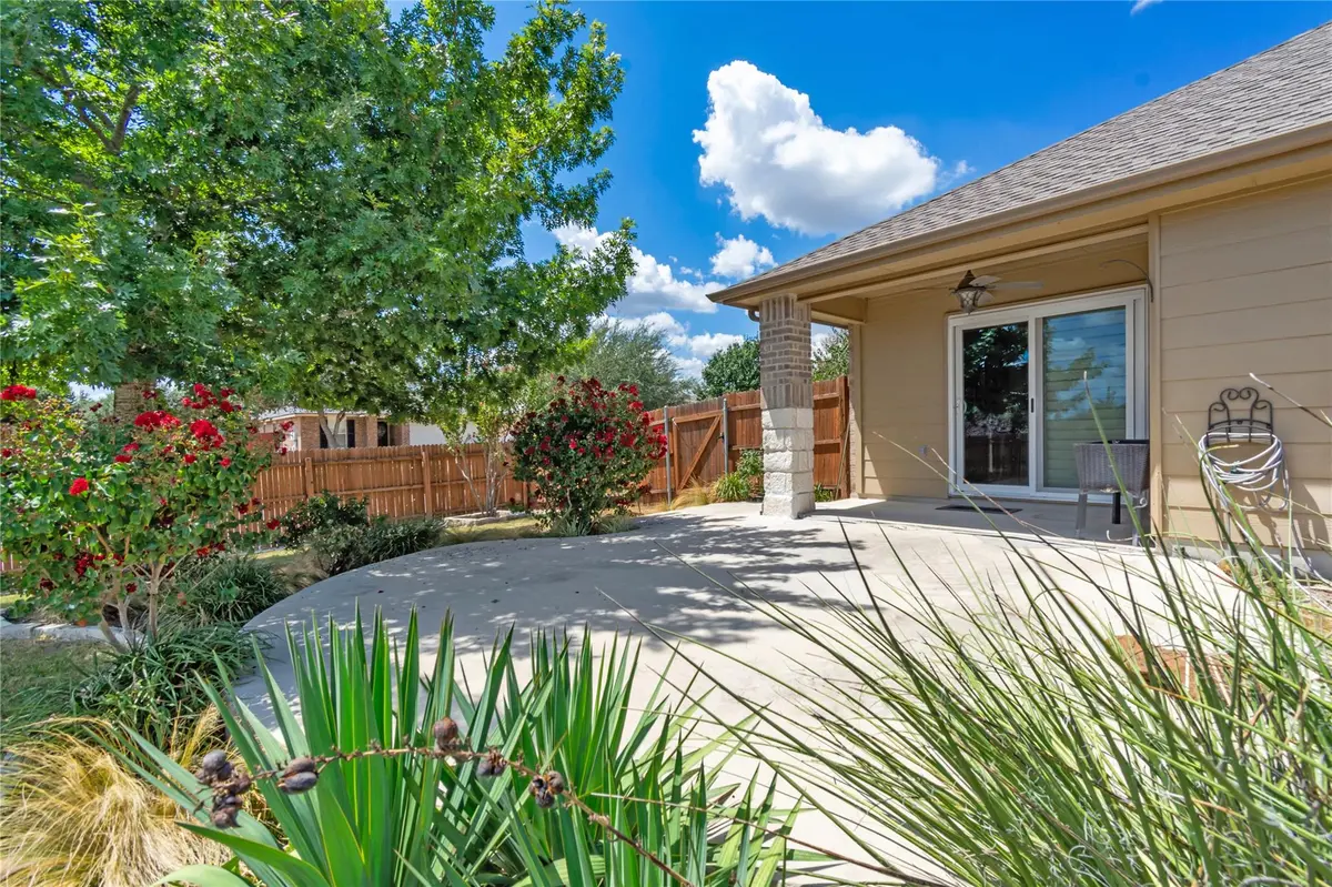 112 Willow Leaf LN, Buda, TX 78610