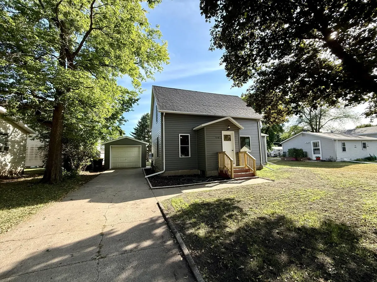 510 E Plum ST, Redwood Falls, MN 56283