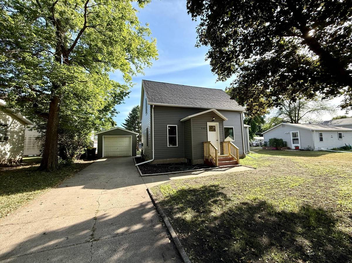 510 E Plum ST, Redwood Falls, MN 56283