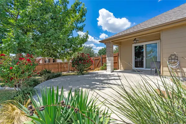 112 Willow Leaf LN, Buda, TX 78610