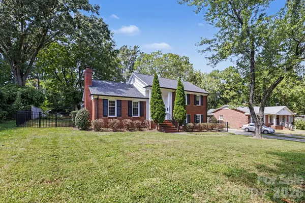 3846 Barclay Downs DR, Charlotte, NC 28209