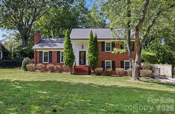 3846 Barclay Downs DR, Charlotte, NC 28209