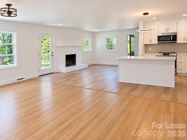 7500 Thorncliff DR, Charlotte, NC 28210
