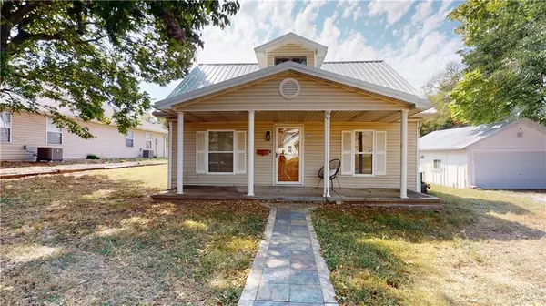 609 W Lee ST, Nevada, MO 64772