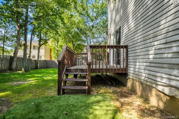 10 Iowa ST, Coram, NY 11727