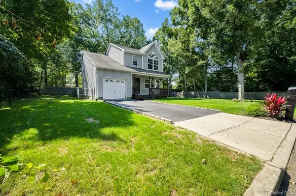 10 Iowa ST, Coram, NY 11727