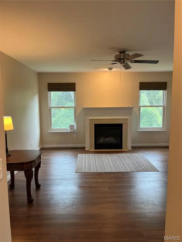 3781 Southern Manor DR, St Louis, MO 63125