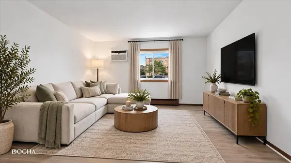 135 W Elk TRL #135, Carol Stream, IL 60188