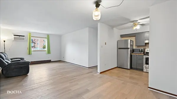 135 W Elk TRL #135, Carol Stream, IL 60188