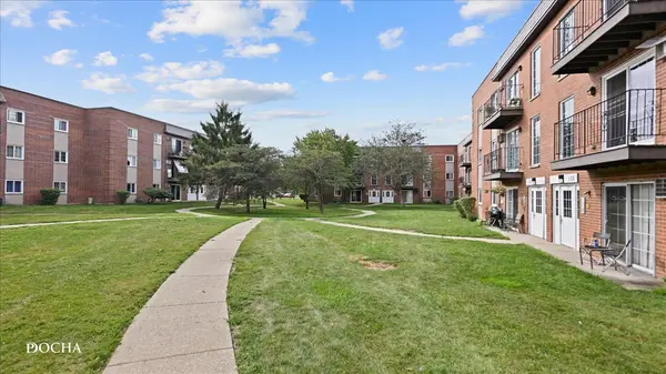 135 W Elk TRL #135, Carol Stream, IL 60188