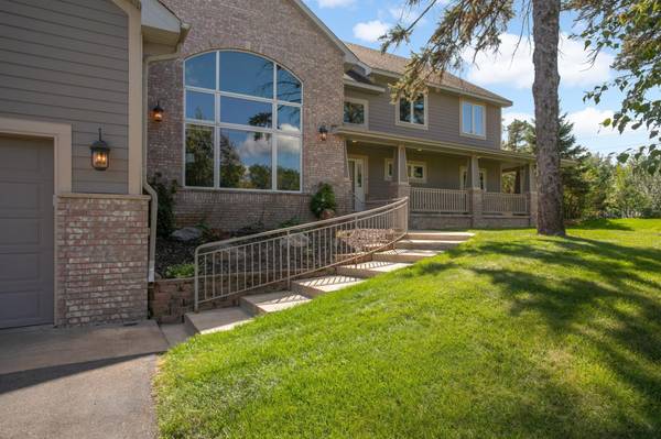 1085 Parkview LN, Victoria, MN 55386