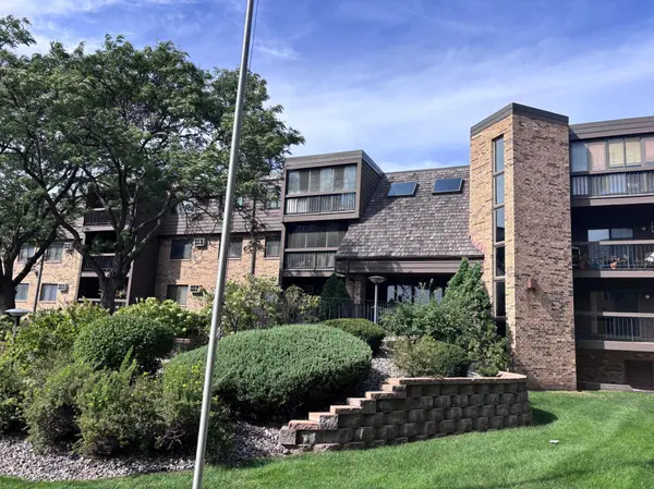 999 41st AVE NE #302, Columbia Heights, MN 55421