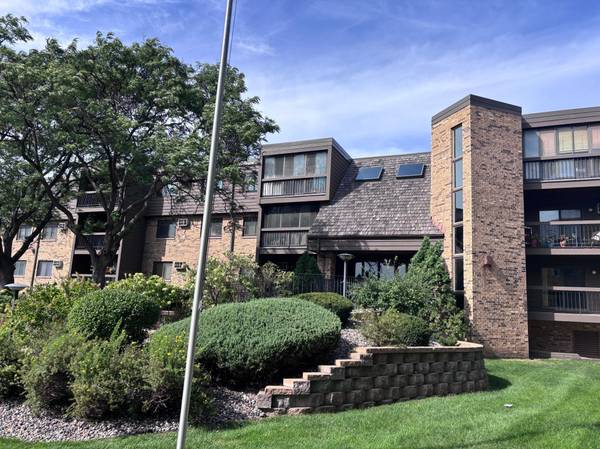 999 41st AVE NE #302, Columbia Heights, MN 55421