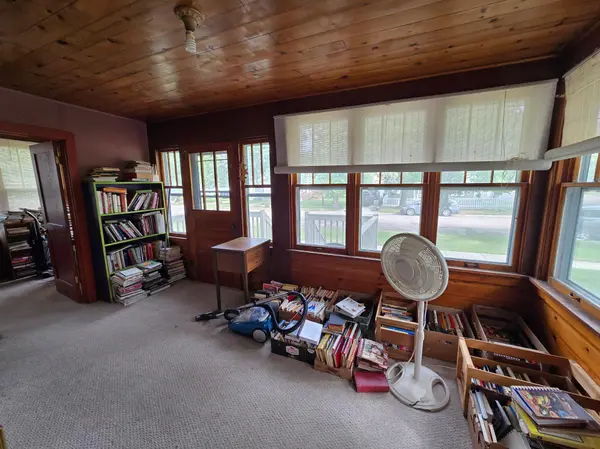606 3rd ST SW, Pipestone, MN 56164