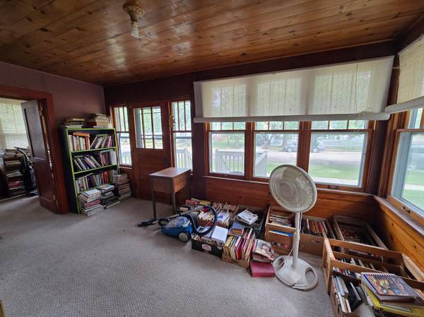 606 3rd ST SW, Pipestone, MN 56164