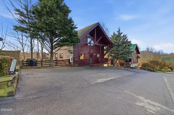 1091 Towering Oaks Drive, Sevierville, TN 37876