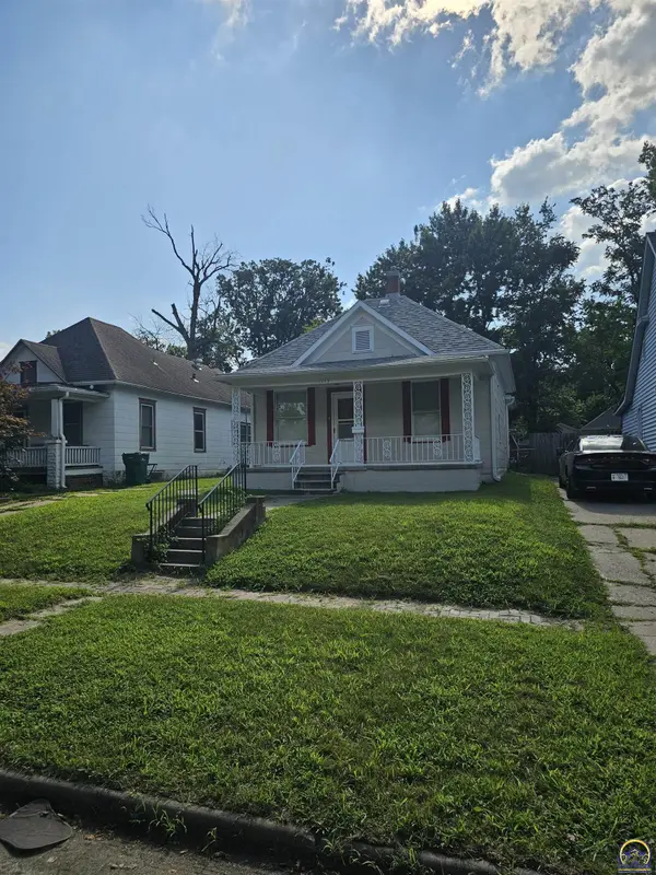 1115 SW Plass AVE, Topeka, KS 66604