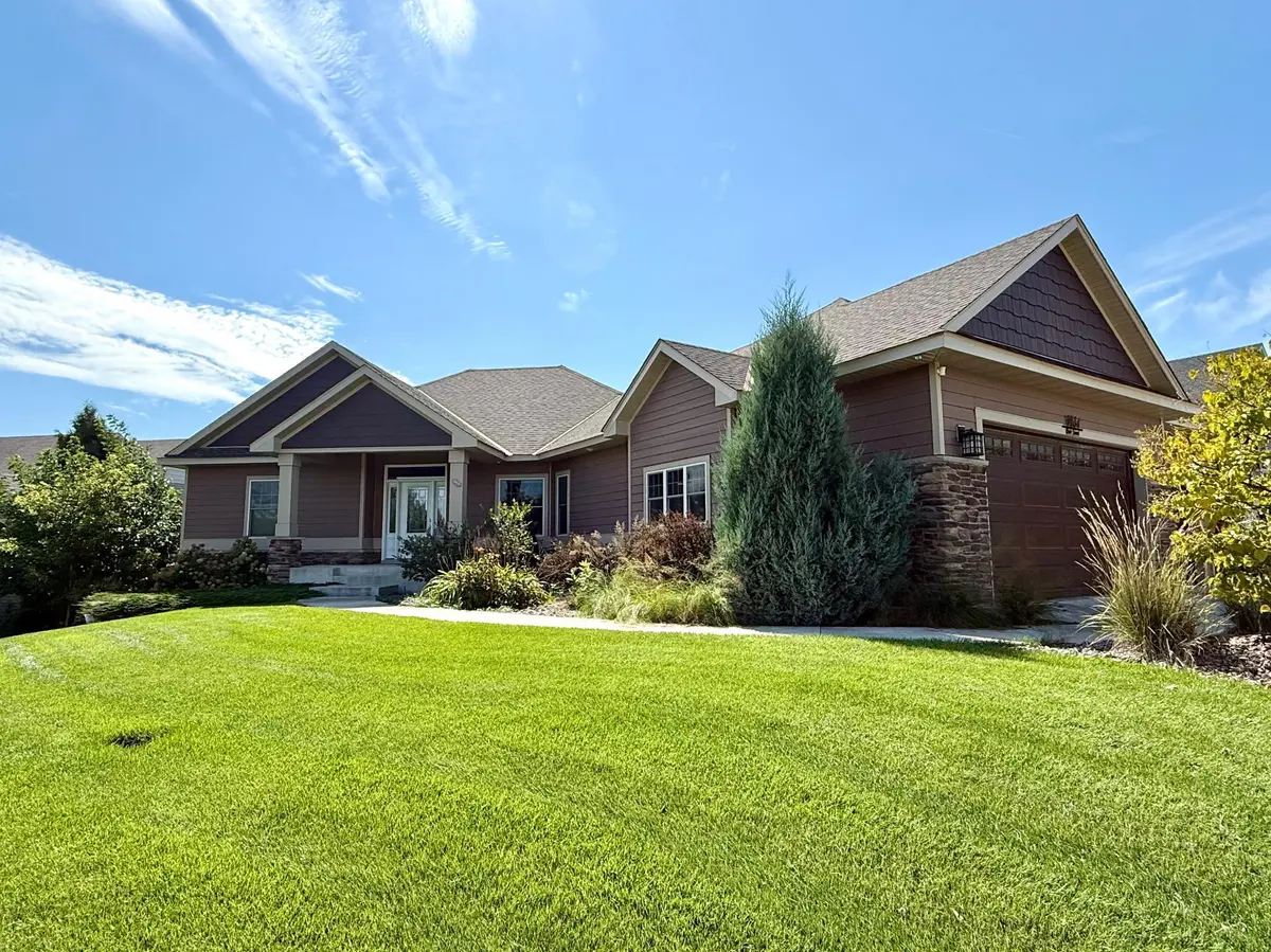 1614 Quie LN, Northfield, MN 55057