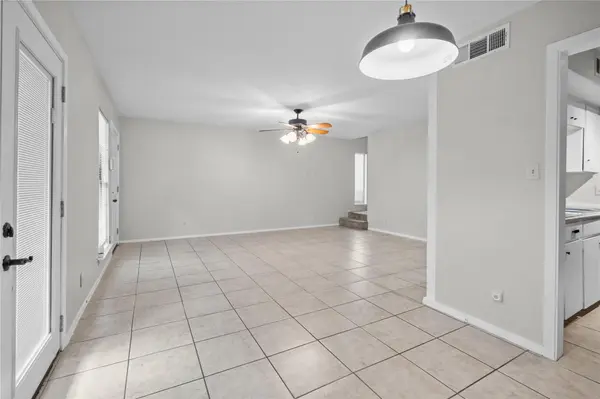6718 Silvermine DR #302, Austin, TX 78736