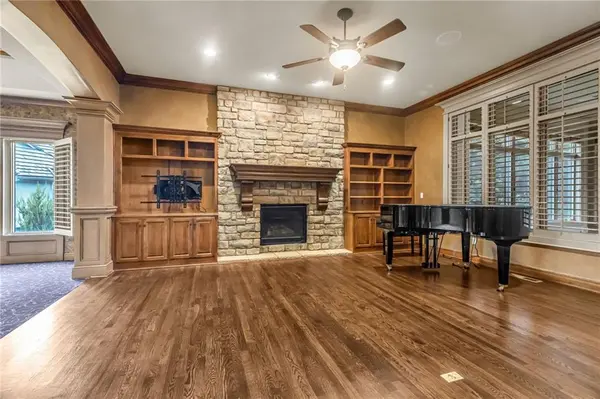 5303 W 124th CT, Overland Park, KS 66209