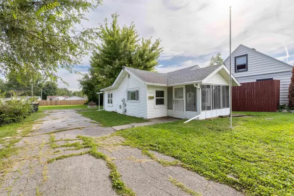 2215 Rehm DR, Fort Wayne, IN 46819-1611