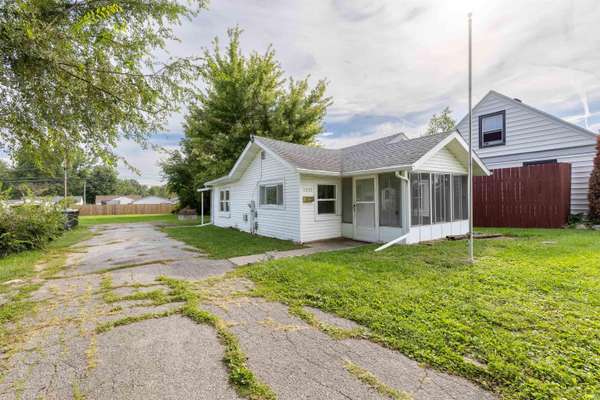 2215 Rehm DR, Fort Wayne, IN 46819-1611