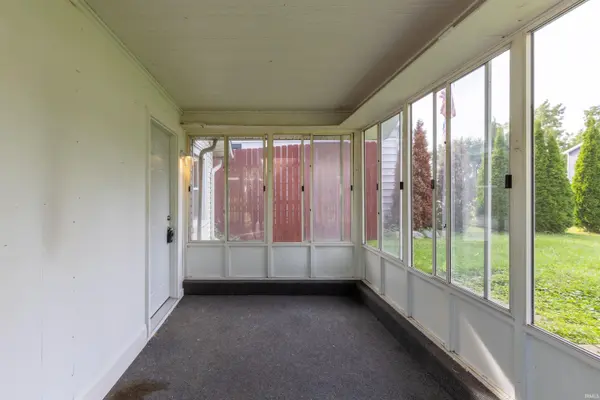 2215 Rehm DR, Fort Wayne, IN 46819-1611