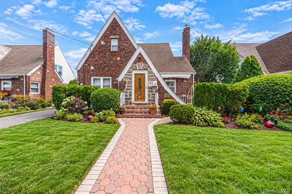 22 Flint AVE, Hempstead, NY 11550
