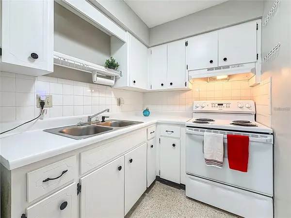 250 ROSERY RD NW #283, Largo, FL 33770