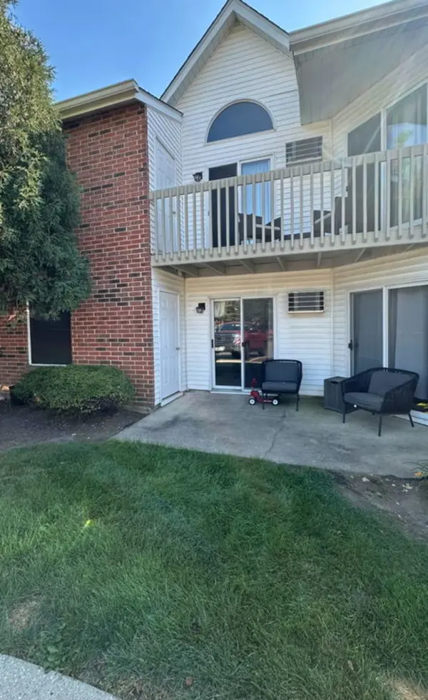 1350 Cunat CT #1, Lake In The Hills, IL 60156