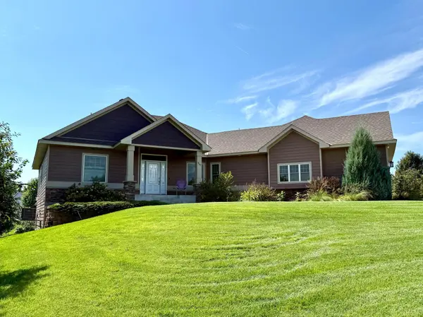 1614 Quie LN, Northfield, MN 55057