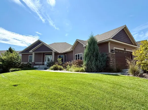1614 Quie LN, Northfield, MN 55057