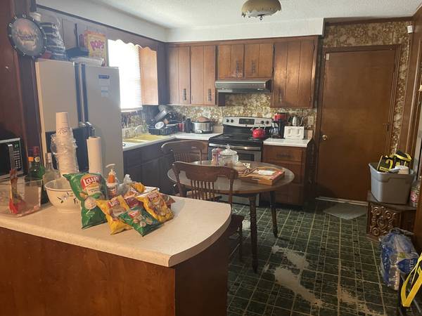 2245 Robin Dr, Clarksville, TN 37042