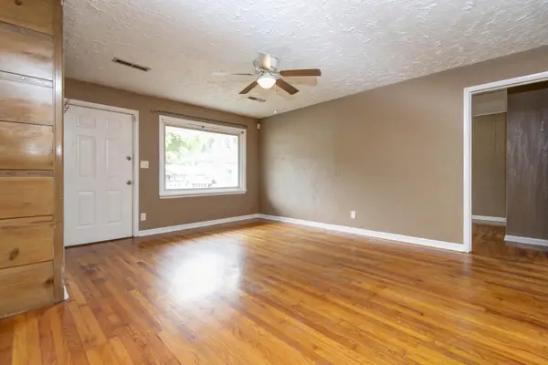 1610 E Cairo ST, Springfield, MO 65802