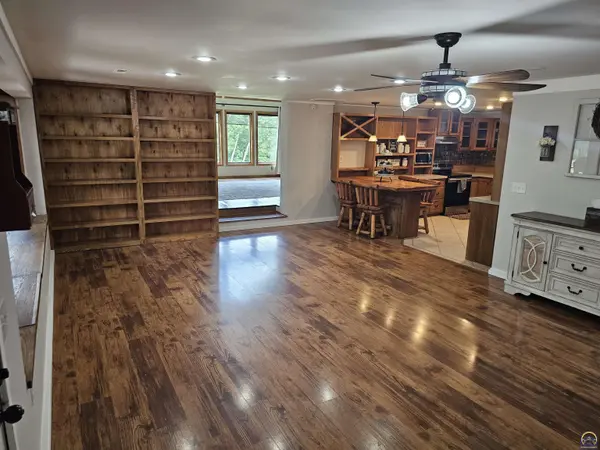 7030 NW Valencia RD, Silver Lake, KS 66539