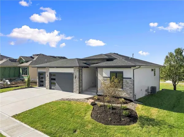 510 Bentwater DR, Raymore, MO 64083