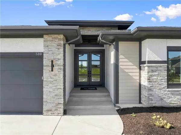 510 Bentwater DR, Raymore, MO 64083