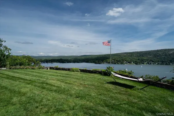 14 Hemlock HL, Greenwood Lake, NY 10925