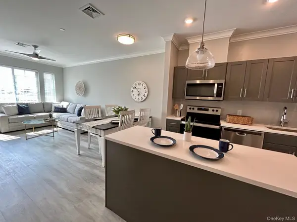 75 E Hoffman AVE #3060, Lindenhurst, NY 11757