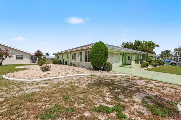 385 CLUB MANOR DR, Sun City Center, FL 33573