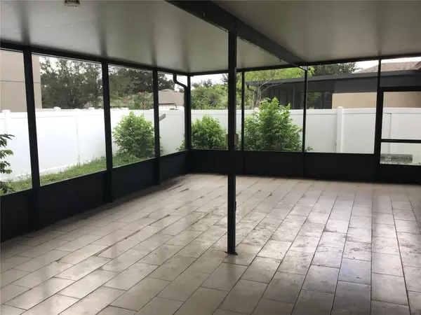 2211 LANDSIDE DR, Valrico, FL 33594