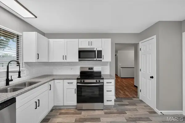 1688 Knightwood LN, O'fallon, MO 63366