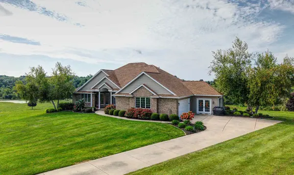 12890 Grandview DR, Morrison, IL 61270