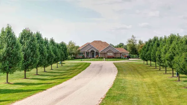 12890 Grandview DR, Morrison, IL 61270