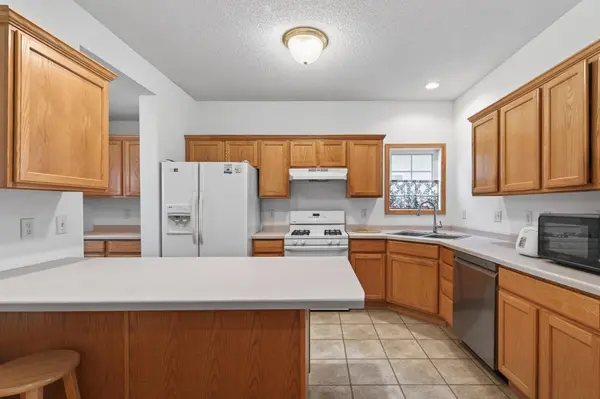 2897 Mark Twain DR, Chaska, MN 55318