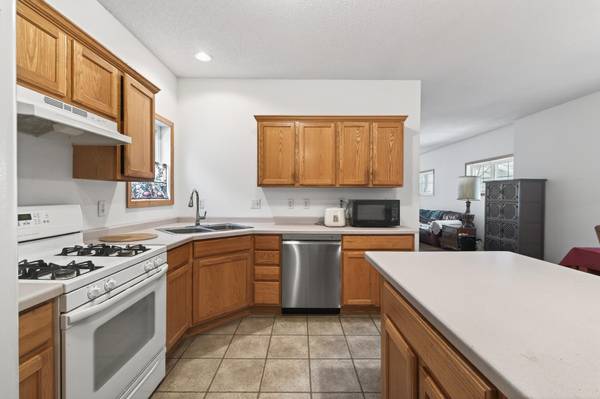 2897 Mark Twain DR, Chaska, MN 55318