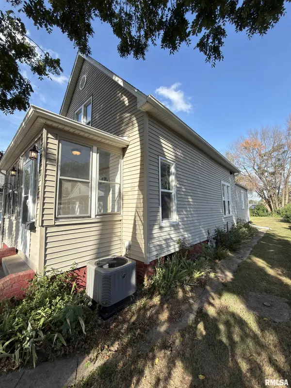 835 N 9th AVE, Canton, IL 61520
